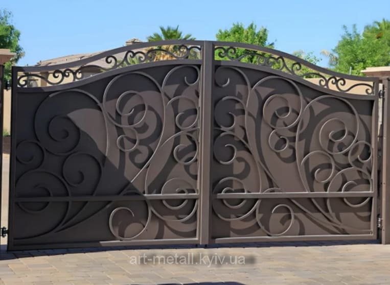 распашные ворота с ковкой на заказ